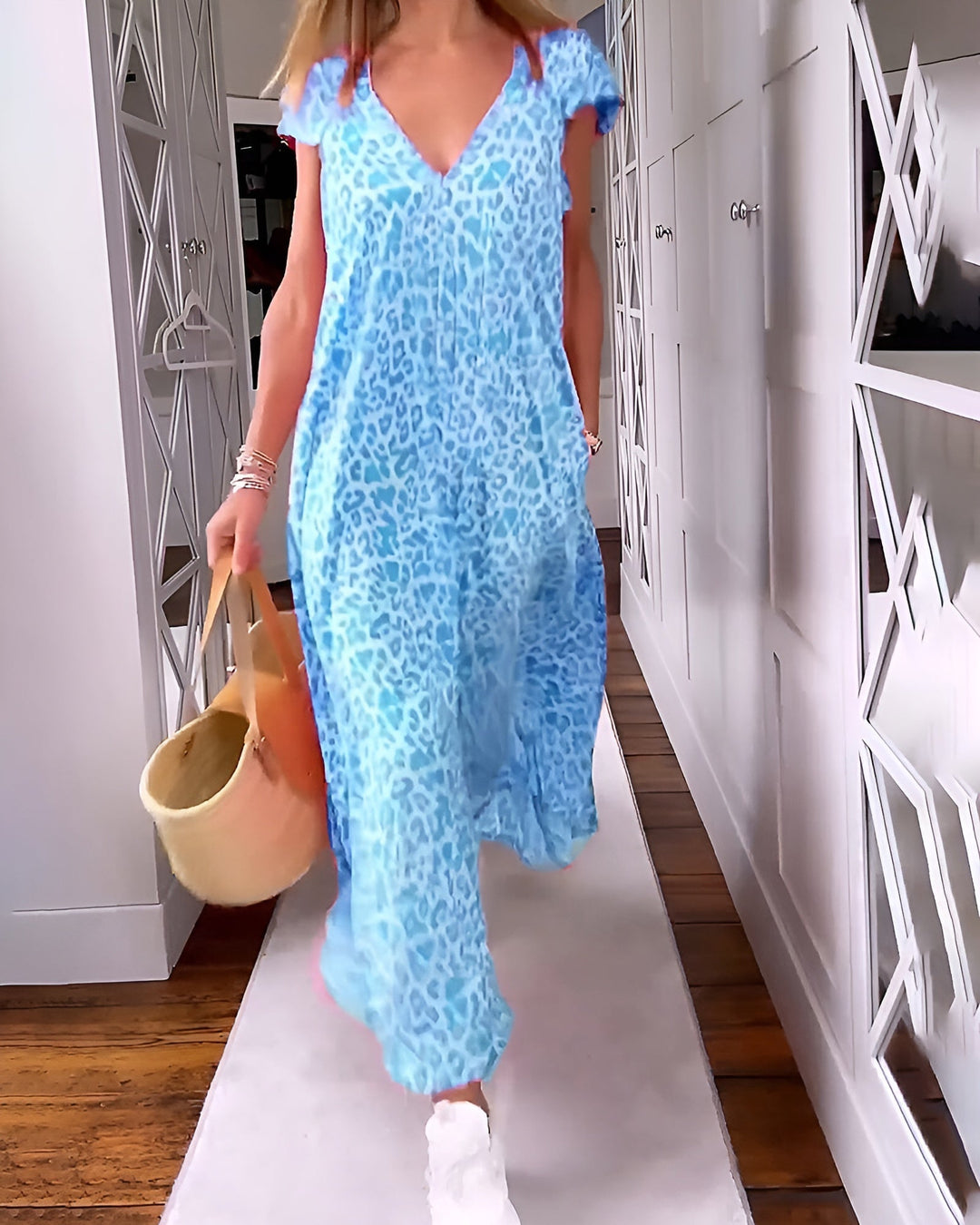 Véronique | Long V-neck Dress in Short Sleeve Leopard Print
